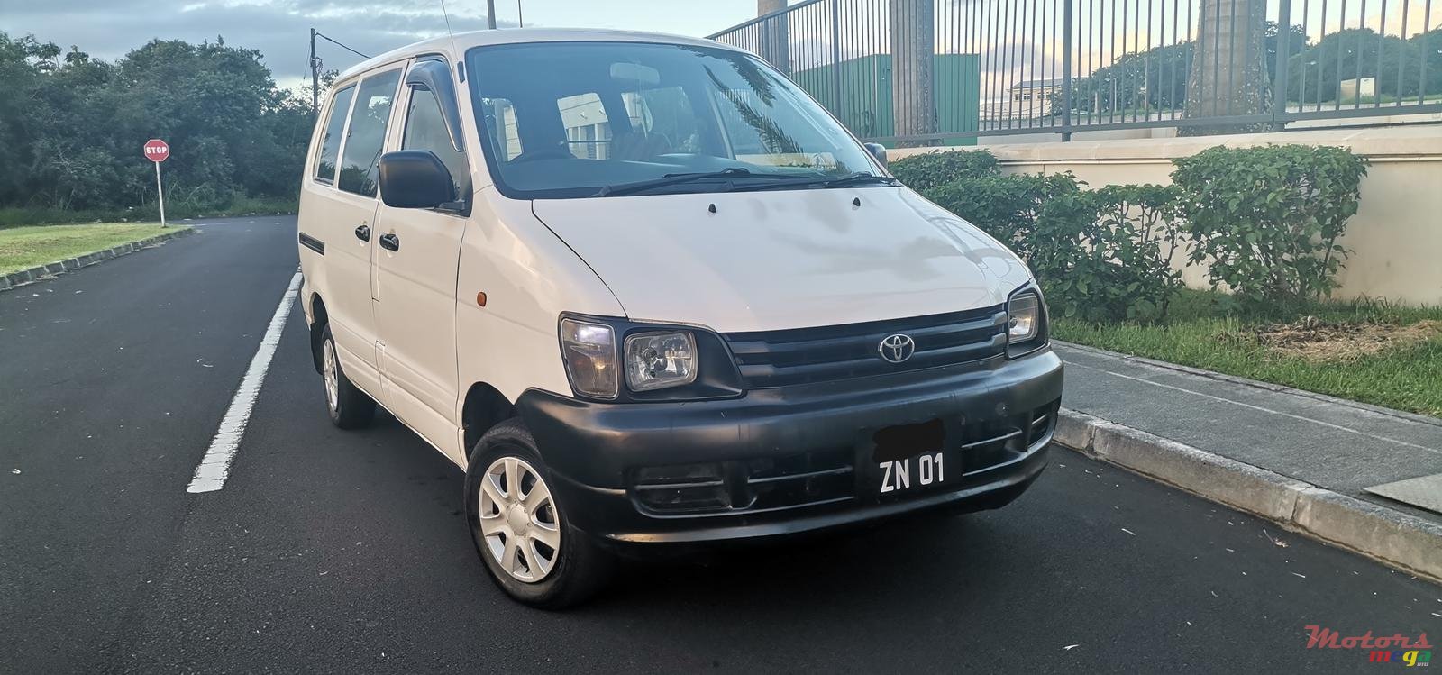 2001' Toyota Town Ace photo #1