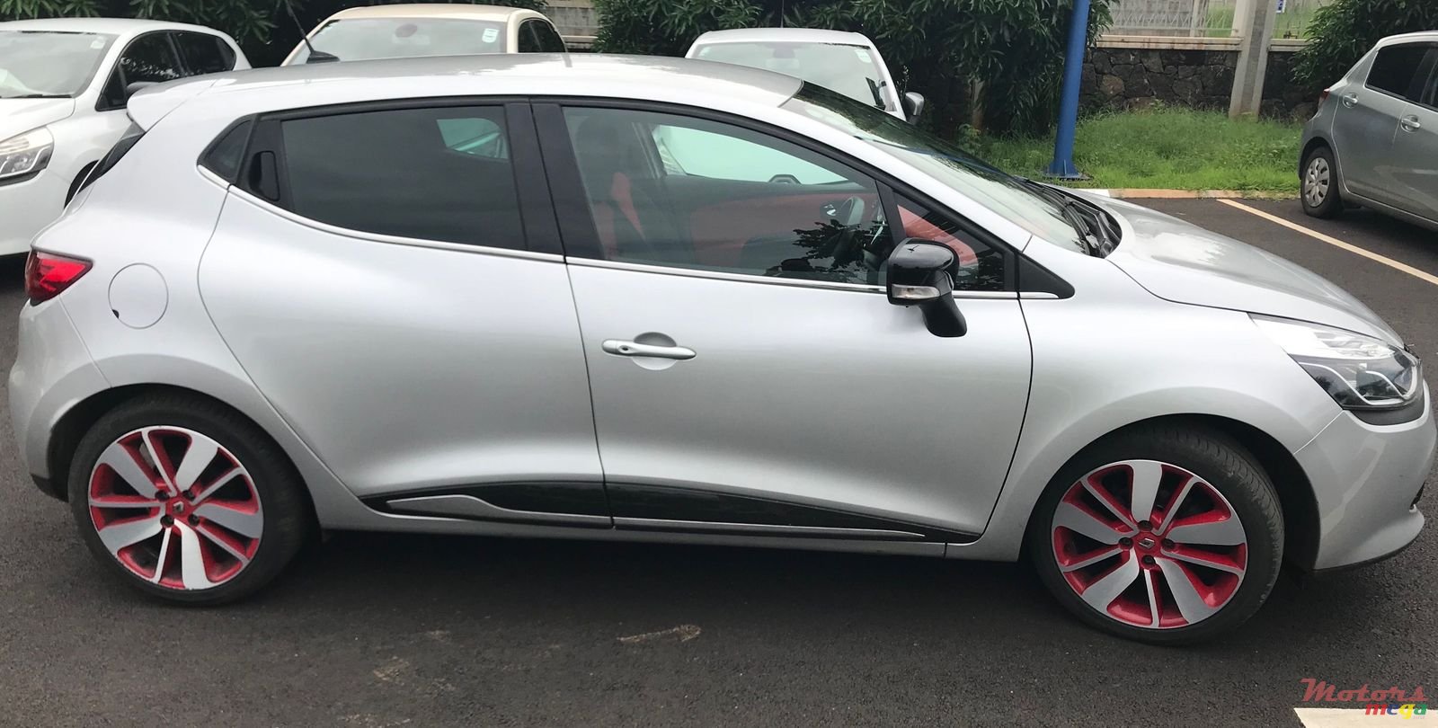 2015' Renault Clio photo #1