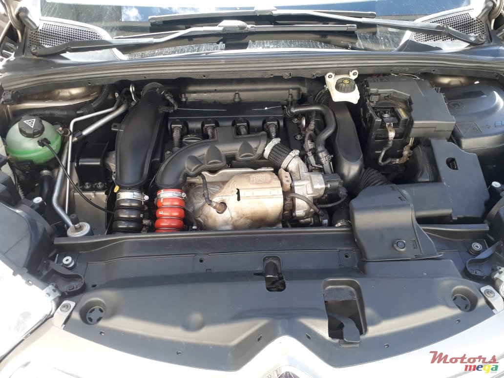 2012' Citroen C4 photo #6