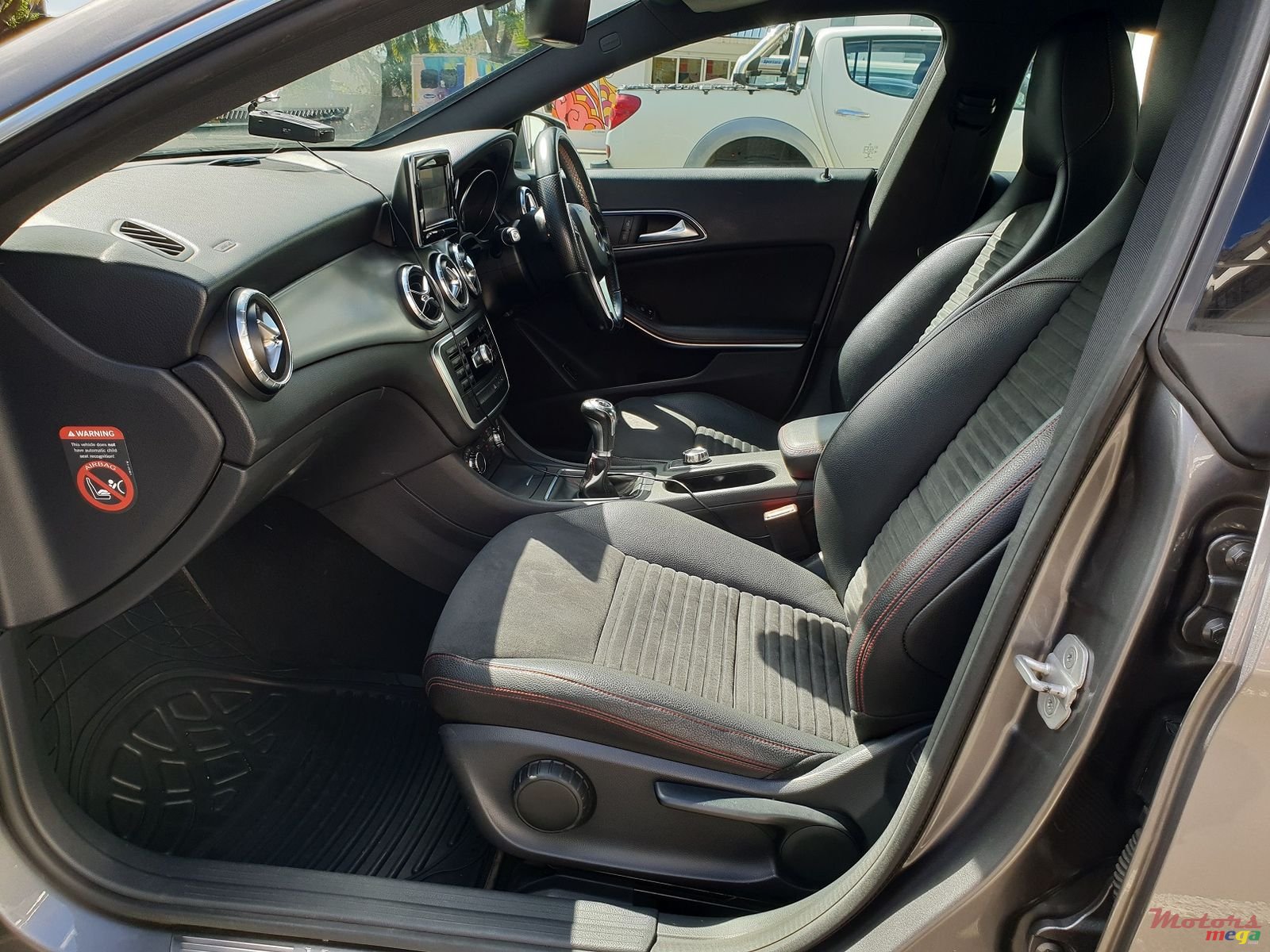 2014' Mercedes-Benz CLA-Class photo #5