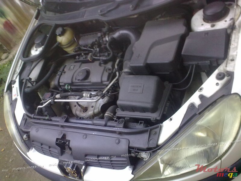 2001' Peugeot photo #6