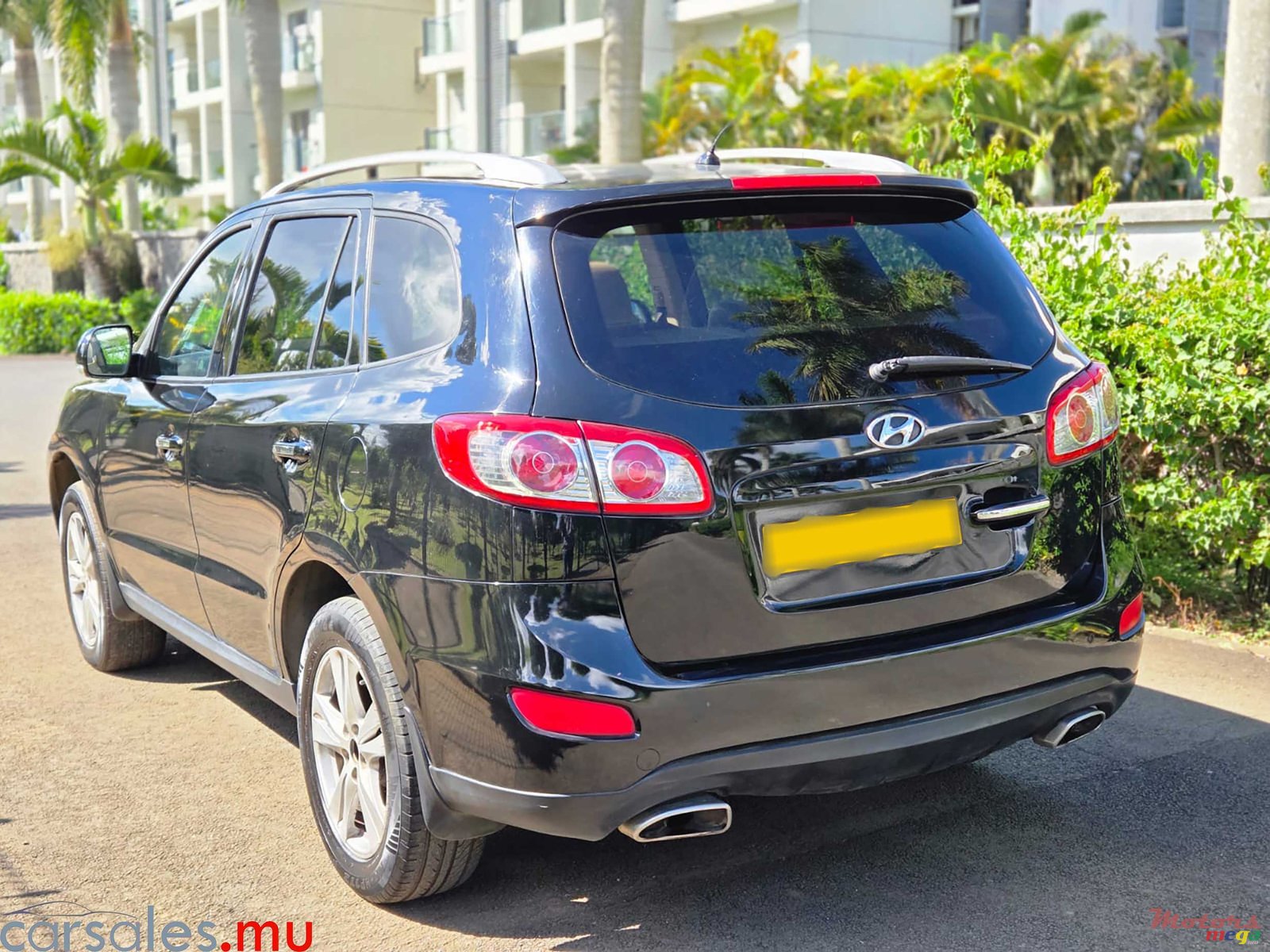 2010' Hyundai Santa Fe 2.4 GLS 7 Seater photo #3