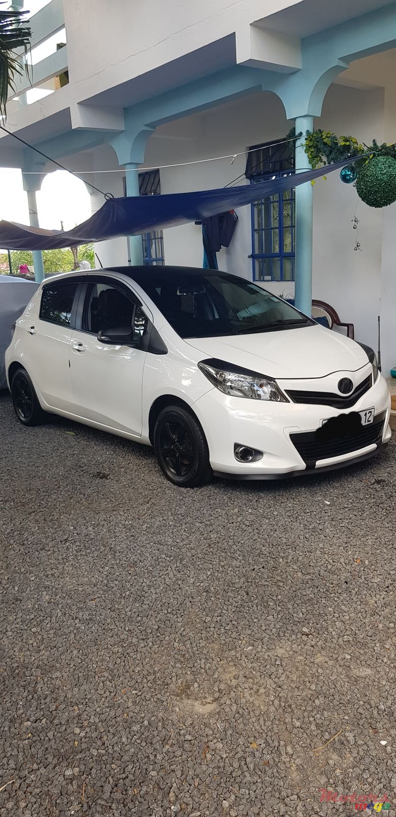 2012' Toyota Vitz photo #2