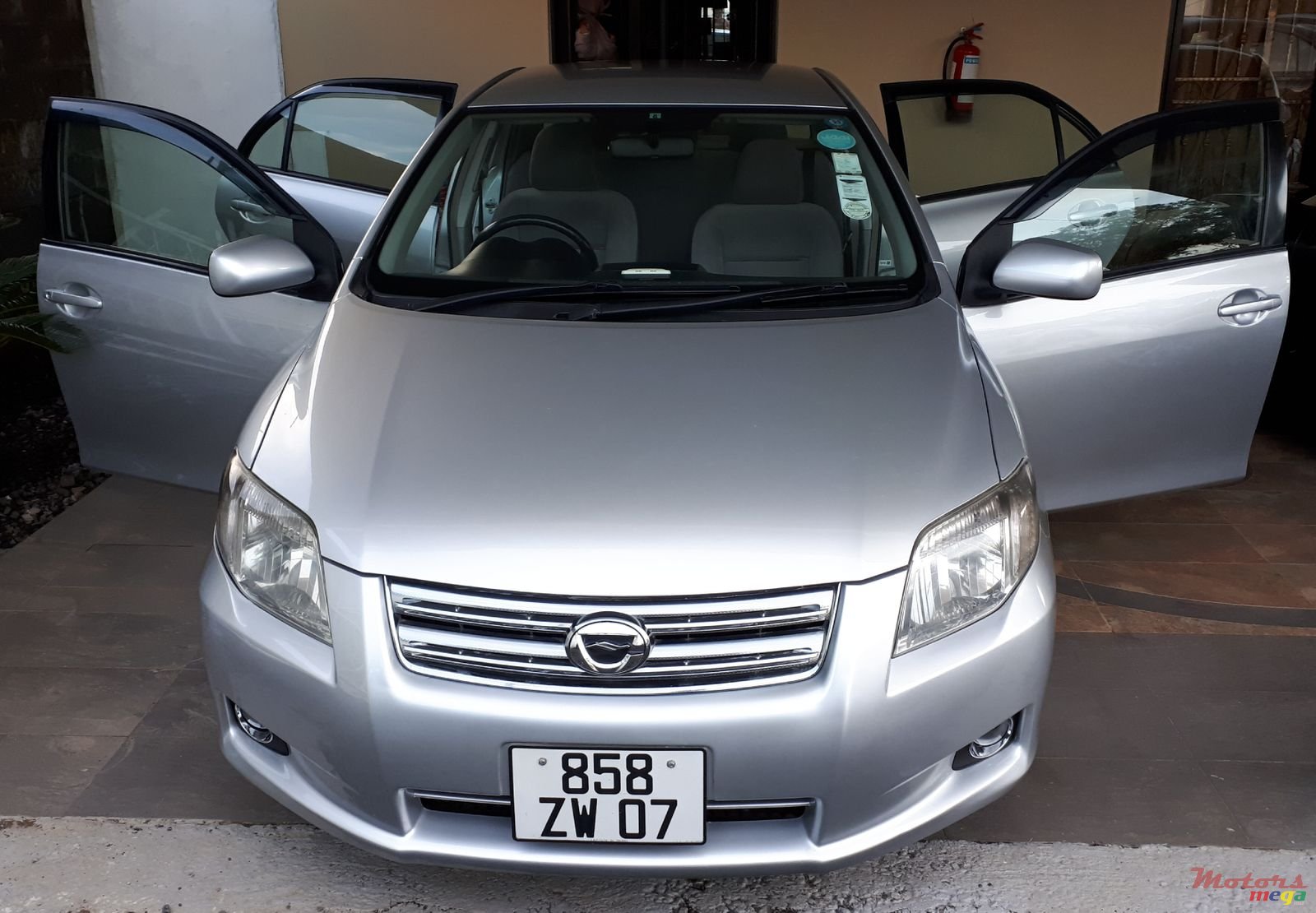 2007' Toyota Axio photo #1