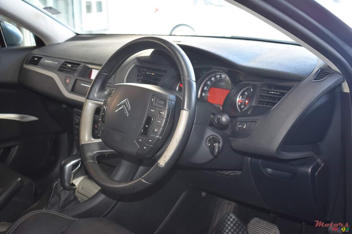 2012' Citroen C5 photo #4