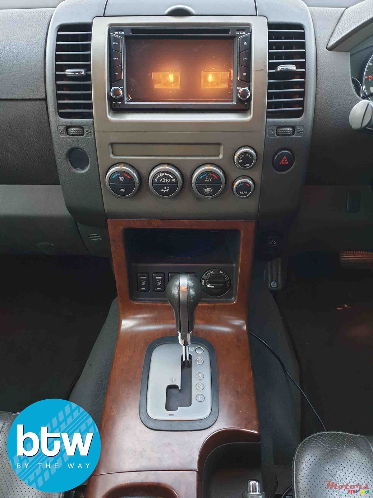 2009' Nissan Pathfinder LE 4WD V6 photo #5