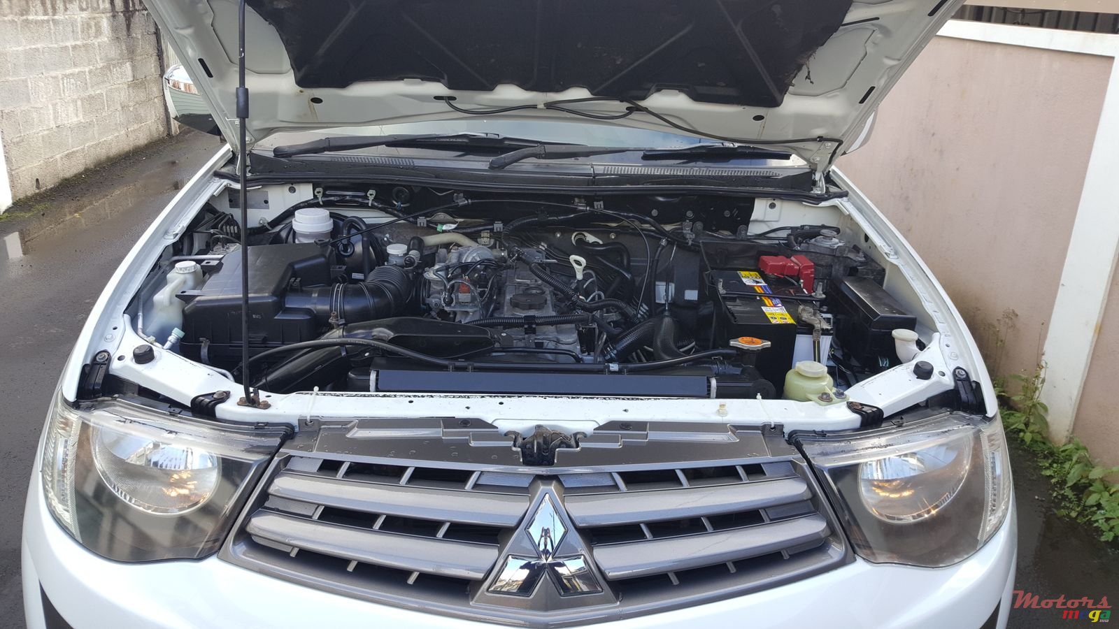 2011' Mitsubishi L 200 4X4 photo #6