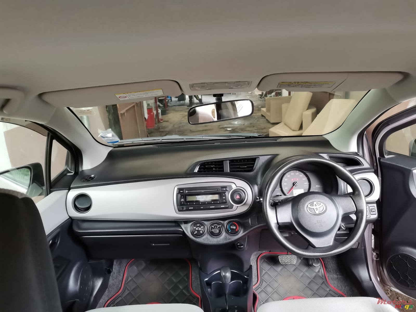 2011' Toyota Vitz photo #5