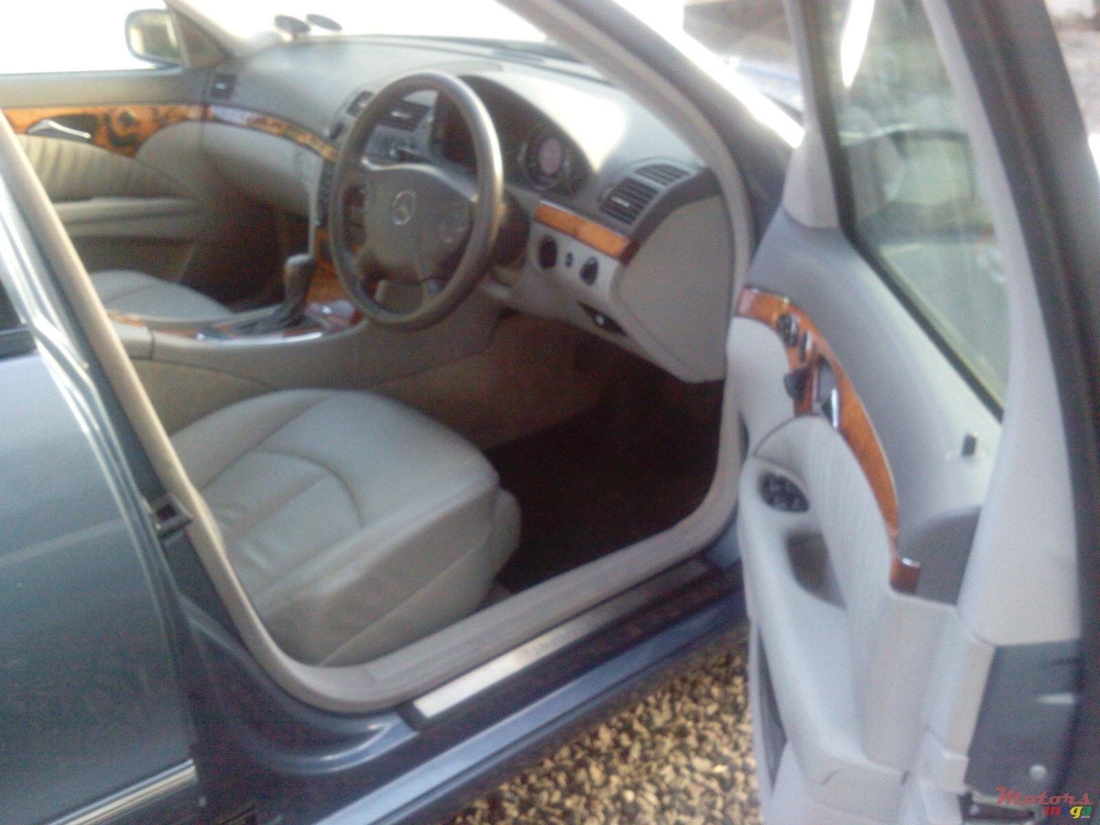 2006' Mercedes-Benz E-Class photo #3