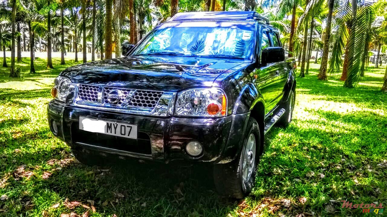 2007' Nissan Hardbody Predator 4x4 photo #1