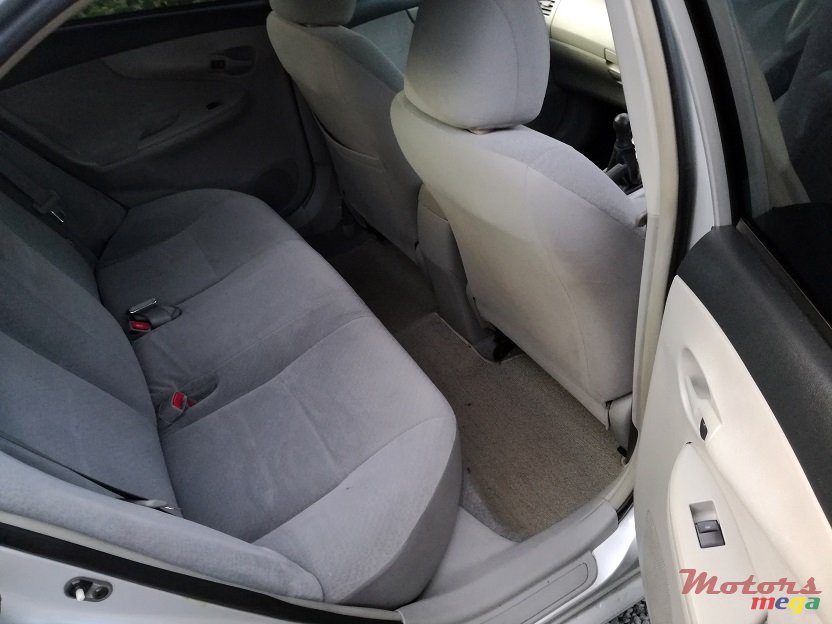 2009' Toyota Corolla Axio X-JAPAN photo #4