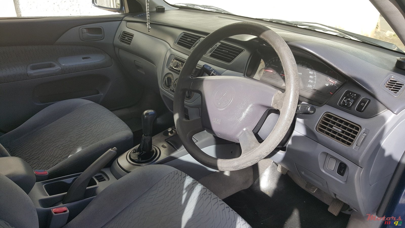 2001' Mitsubishi Lancer photo #3