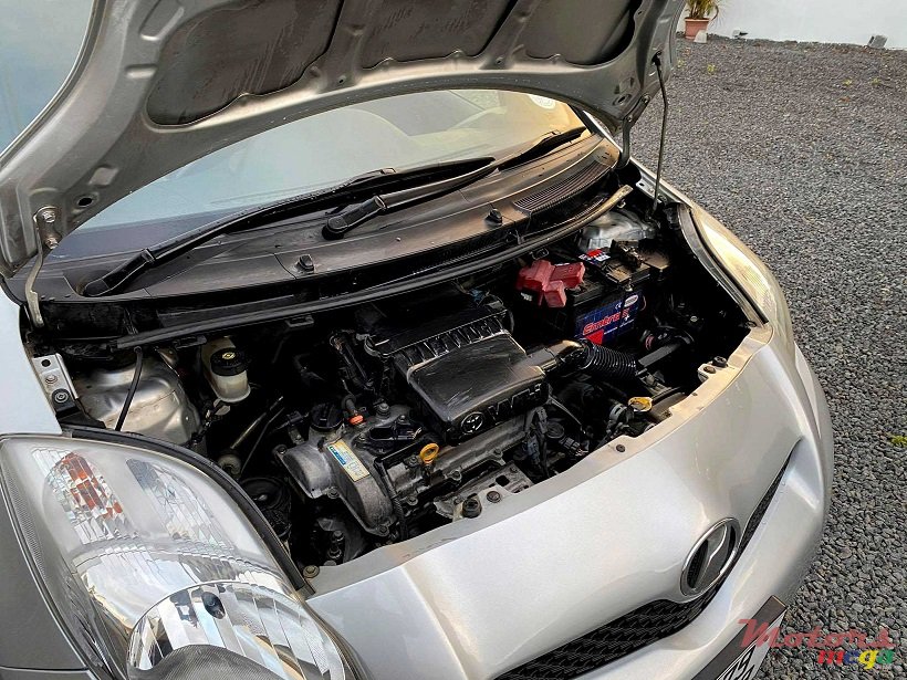 2009' Toyota vitz 1300cc photo #5