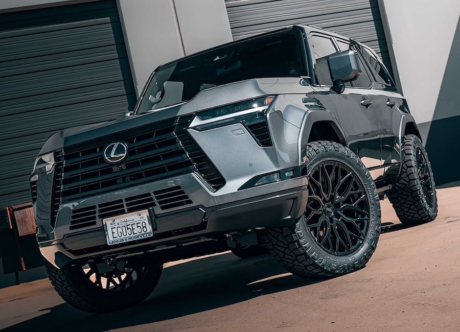 Lifted Lexus GX 550 Looks Like Land Rover Defender’s Worst Nightmare