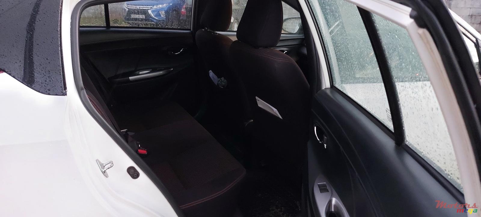 2015' Toyota Yaris Hatchback photo #3