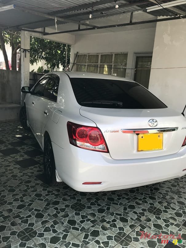 2011' Toyota photo #2