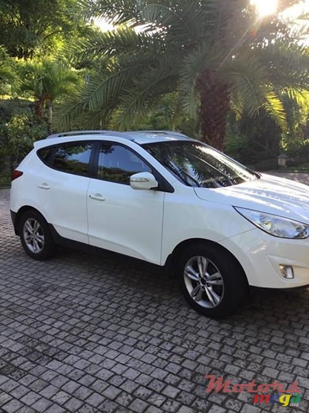 2011' Hyundai ix35 photo #2