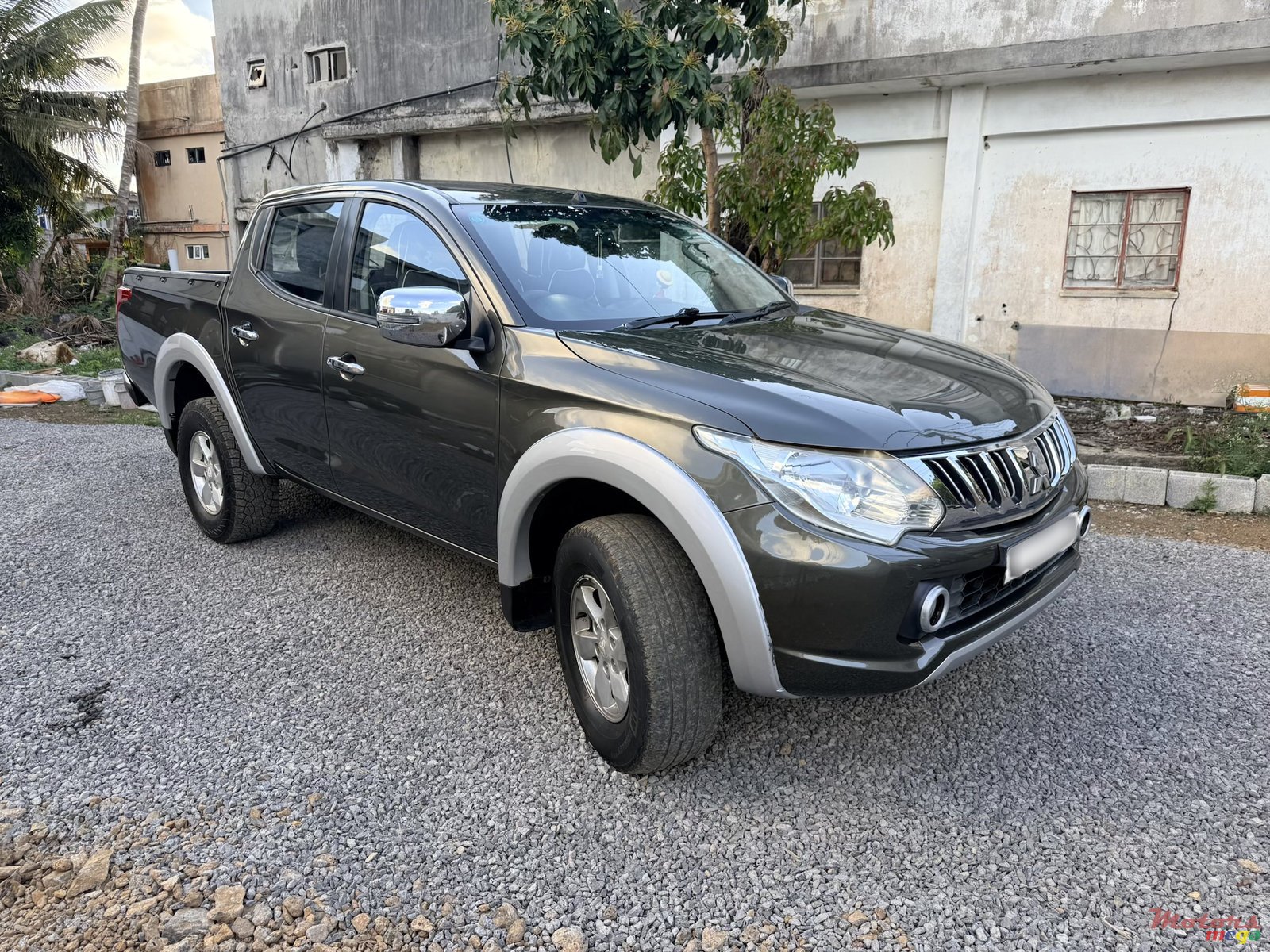 2015' Mitsubishi L200 photo #2