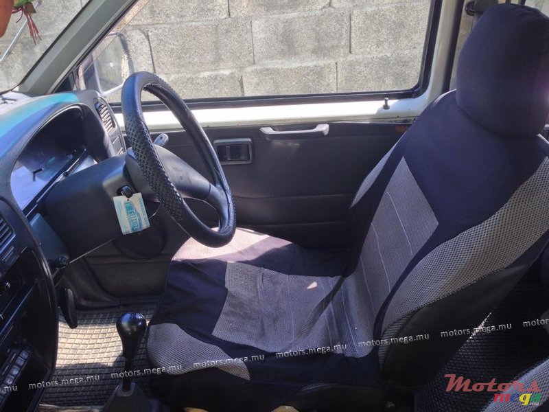 1995' Nissan photo #4