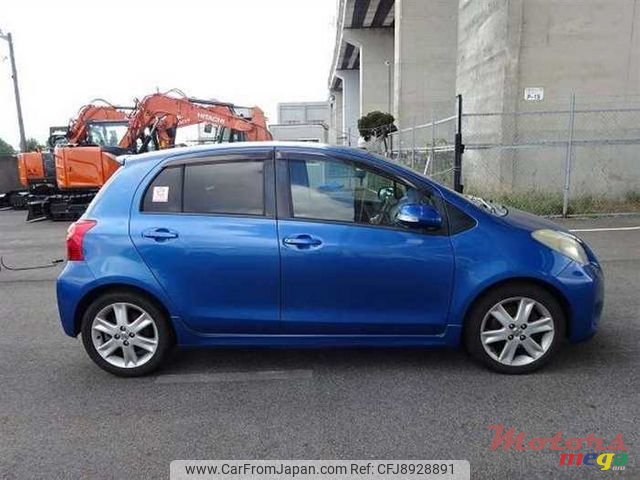 2009' Toyota Vitz photo #1