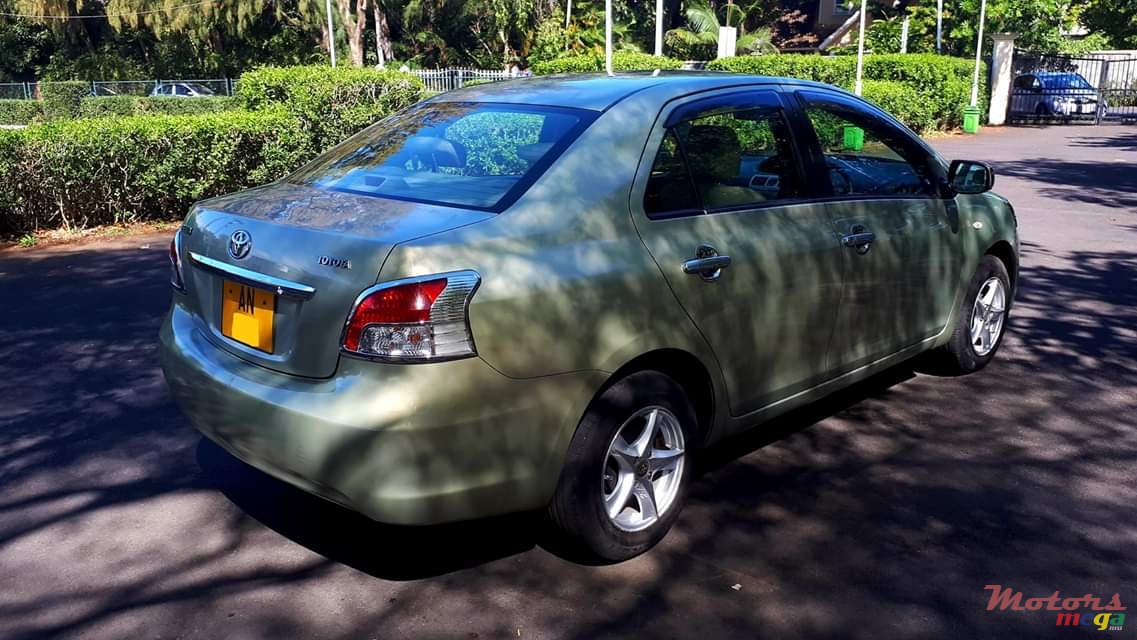 2006' Toyota Belta photo #3