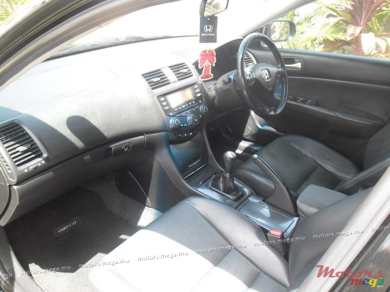 2004' Honda Accord photo #5