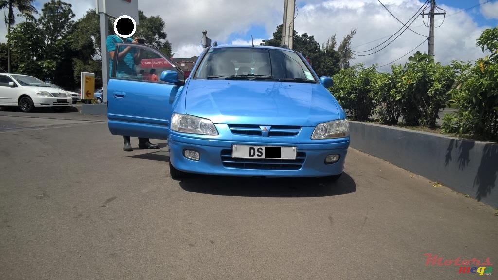 2001' Mitsubishi Space Star photo #3