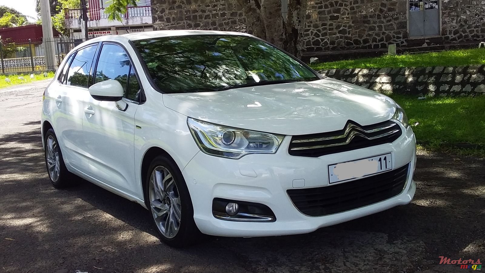 2011' Citroen C4 photo #2