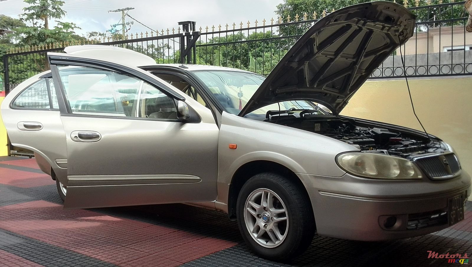 2005' Nissan Sunny photo #1
