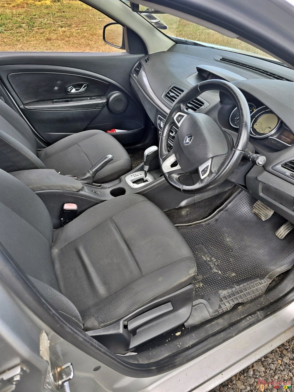 2012' Renault Megane photo #7