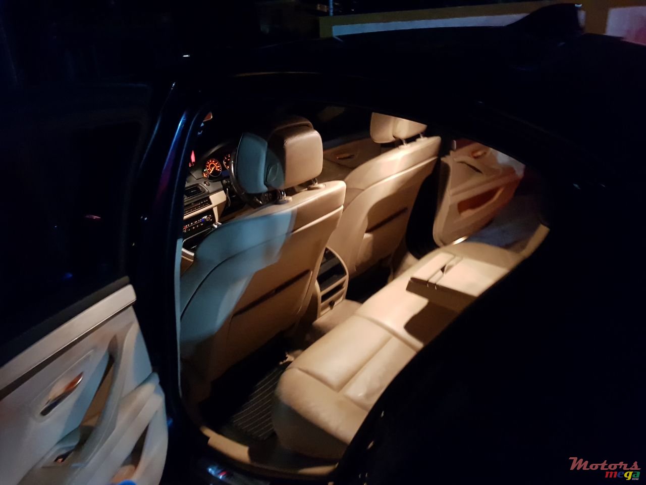 2011' BMW 530 photo #6