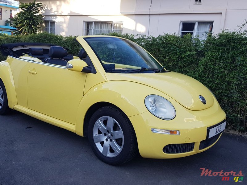 2009' Volkswagen Beetle Cabriolet photo #1