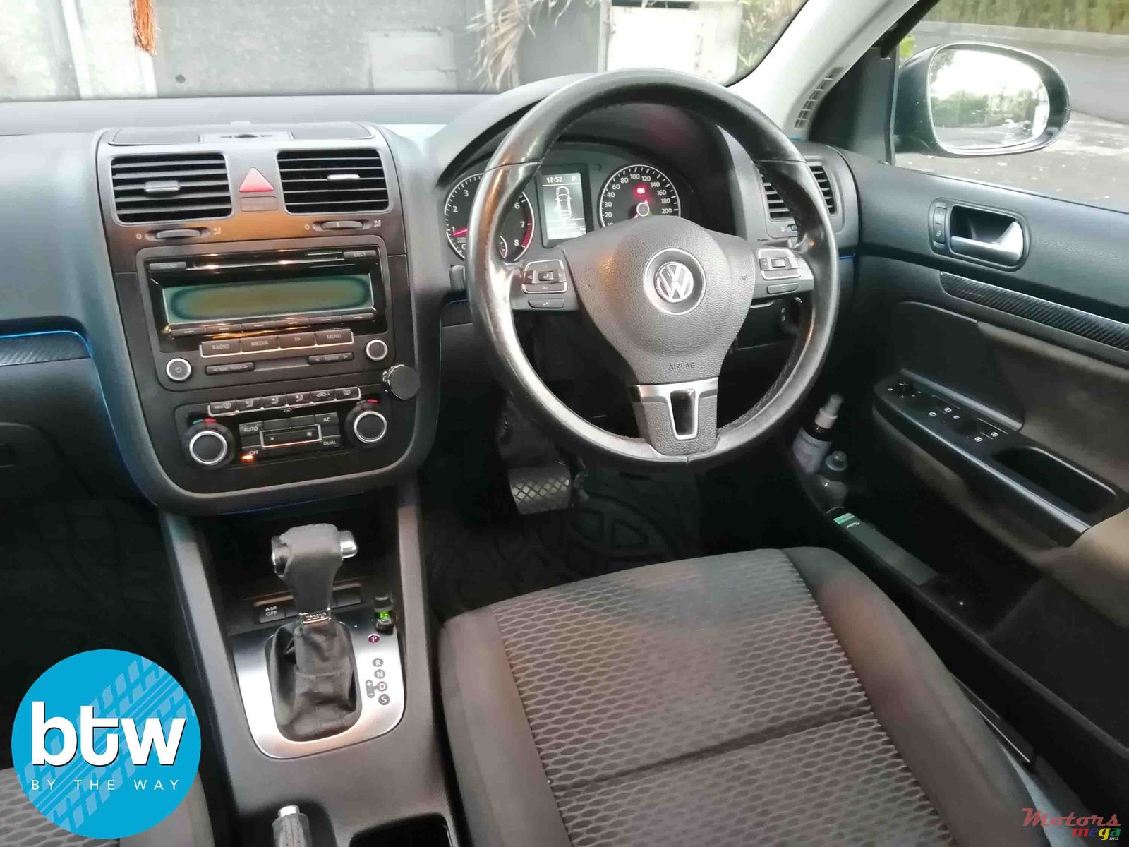 2012' Volkswagen Jetta photo #6