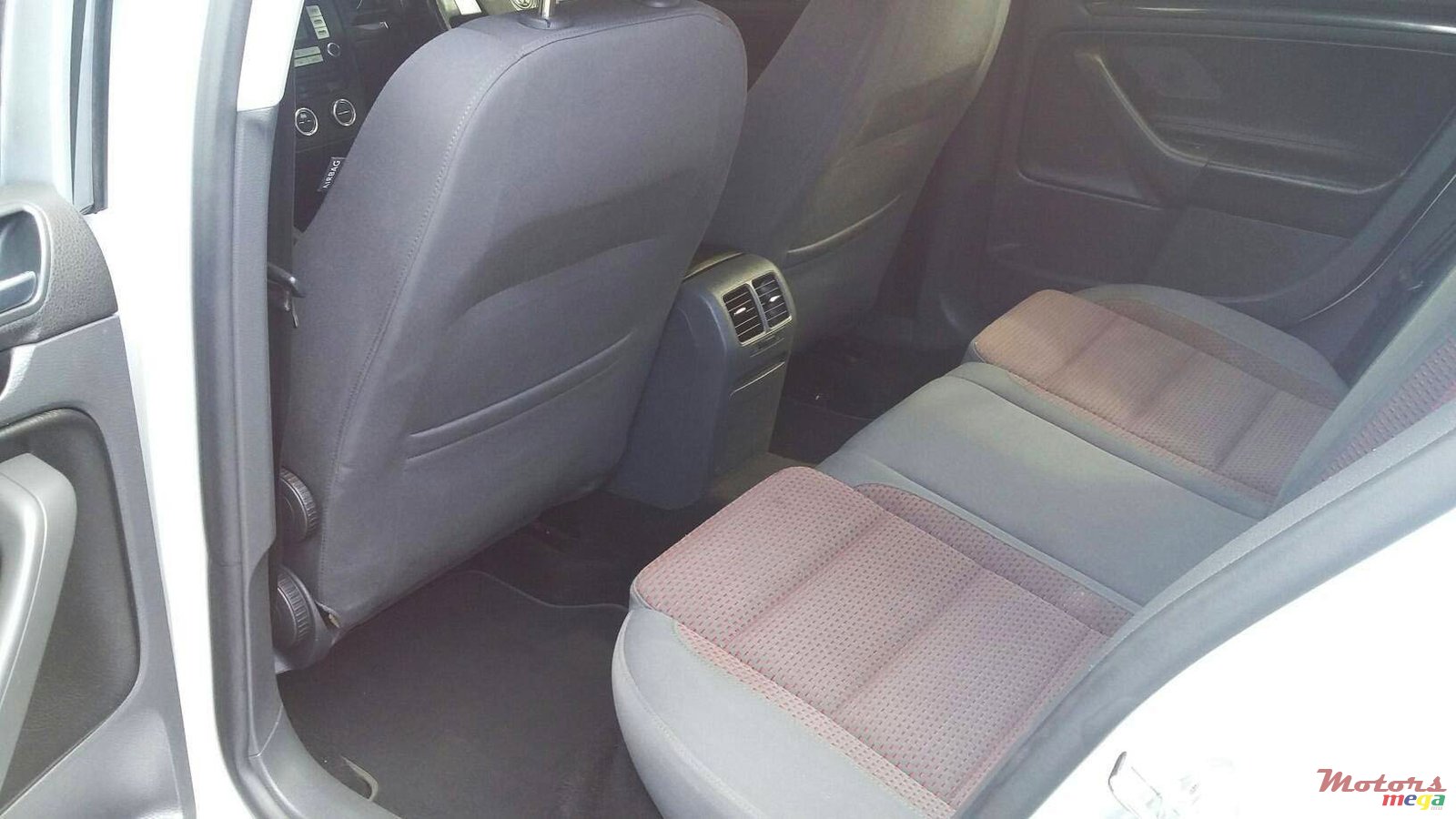 2008' Volkswagen Golf GTI GT photo #5