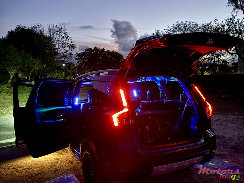 2023' Suzuki XL-7 photo #4