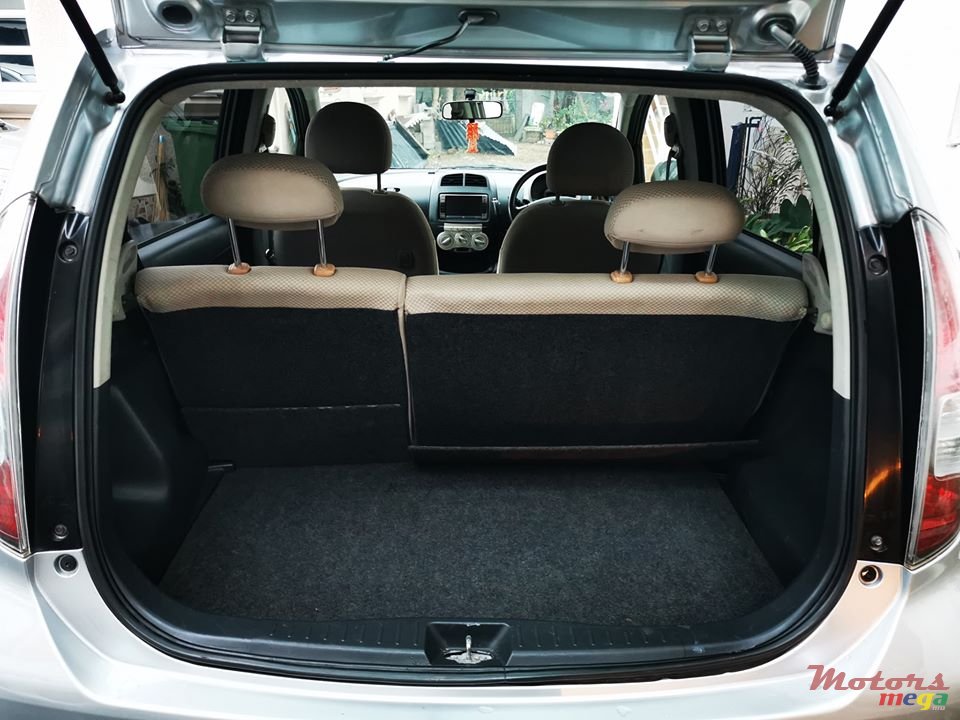 2005' Toyota Passo photo #7