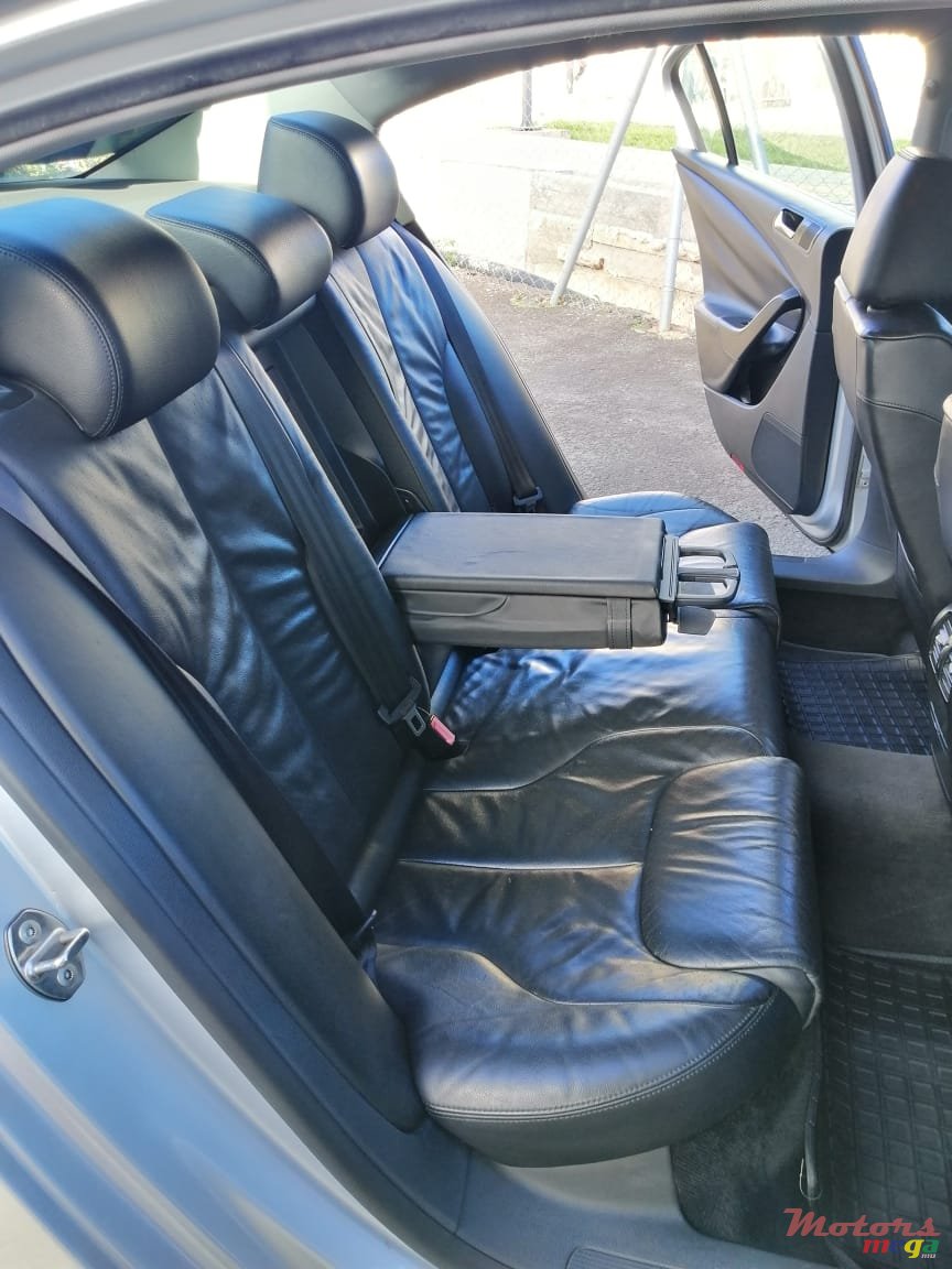 2008' Volkswagen Passat 2.0 TDi photo #6