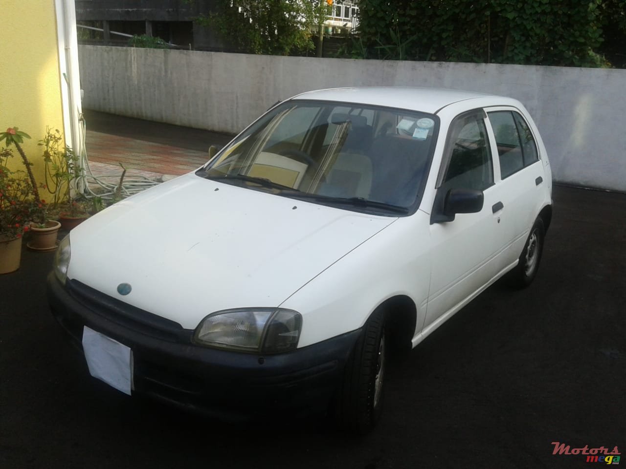 1998' Toyota Starlet photo #1
