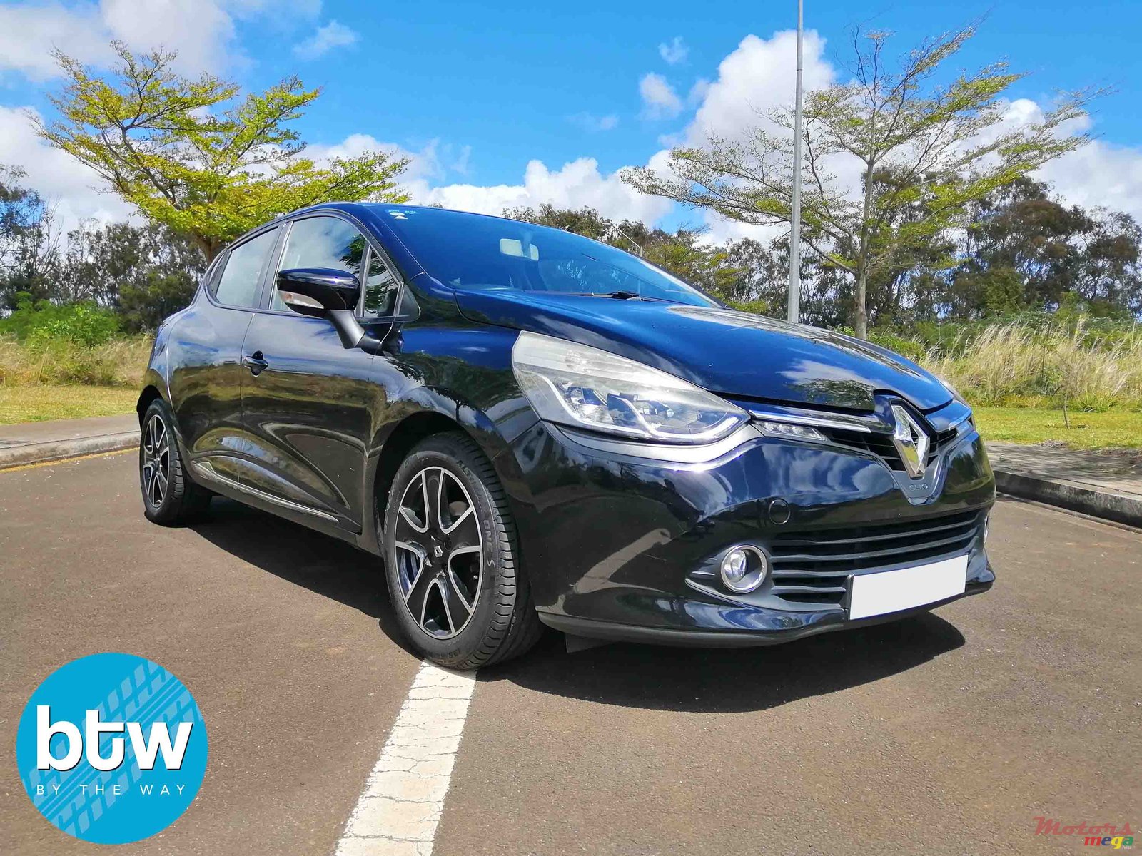 2014' Renault Clio photo #1