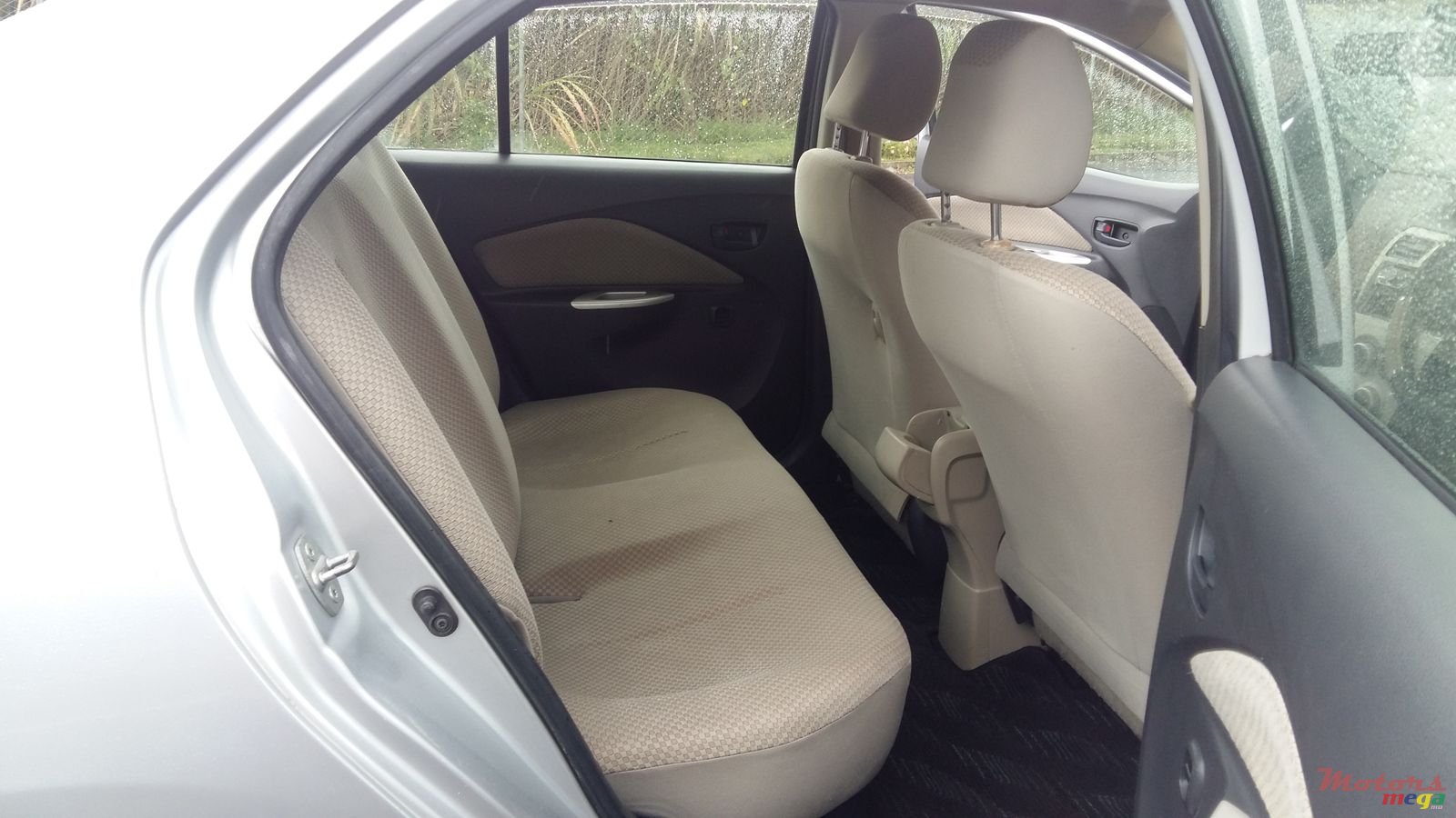 2006' Toyota Belta photo #4