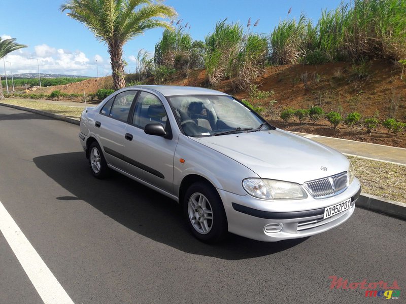 2001' Nissan Sunny photo #2