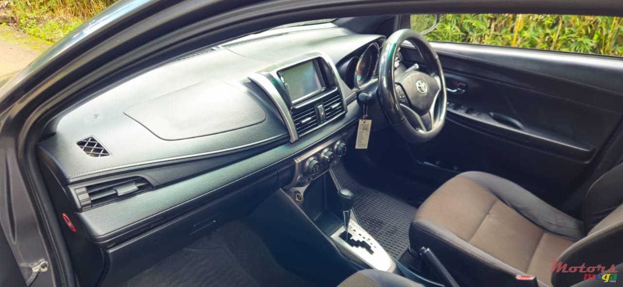 2016' Toyota Yaris photo #3