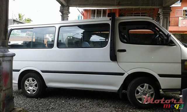 2001' Toyota HiAce photo #2