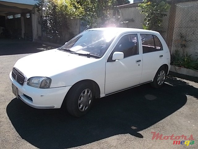 1998' Toyota Starlet Carat photo #2