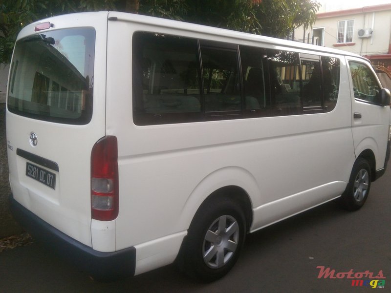 2007' Toyota HiAce photo #3