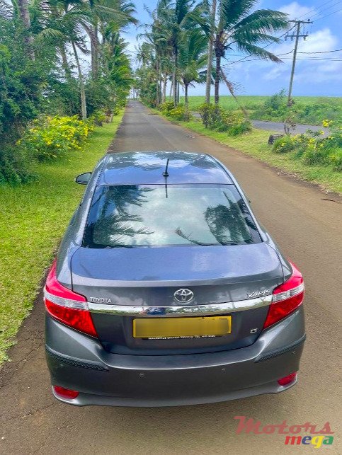 2017' Toyota Yaris photo #3