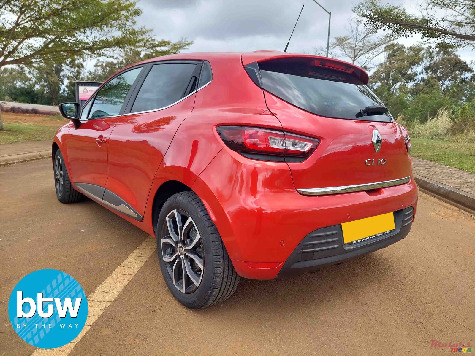 2020' Renault Clio photo #3