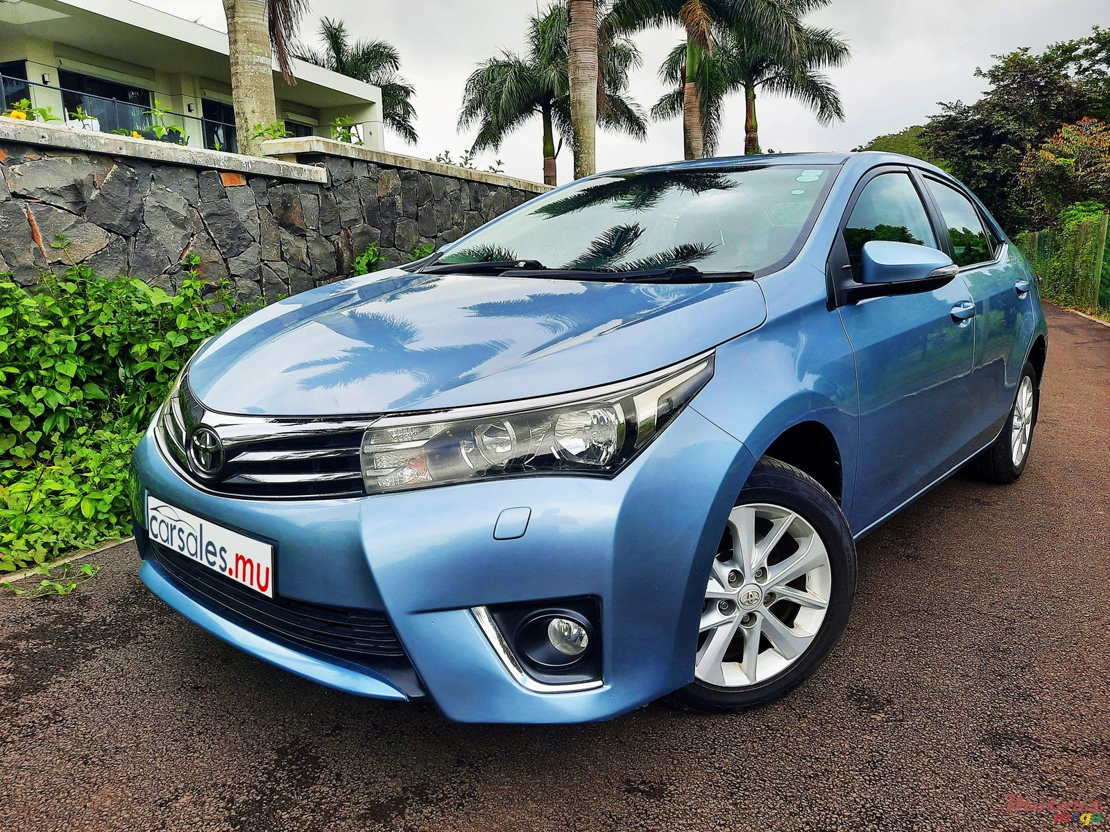 2017' Toyota Corolla 1.6 Sedan photo #1