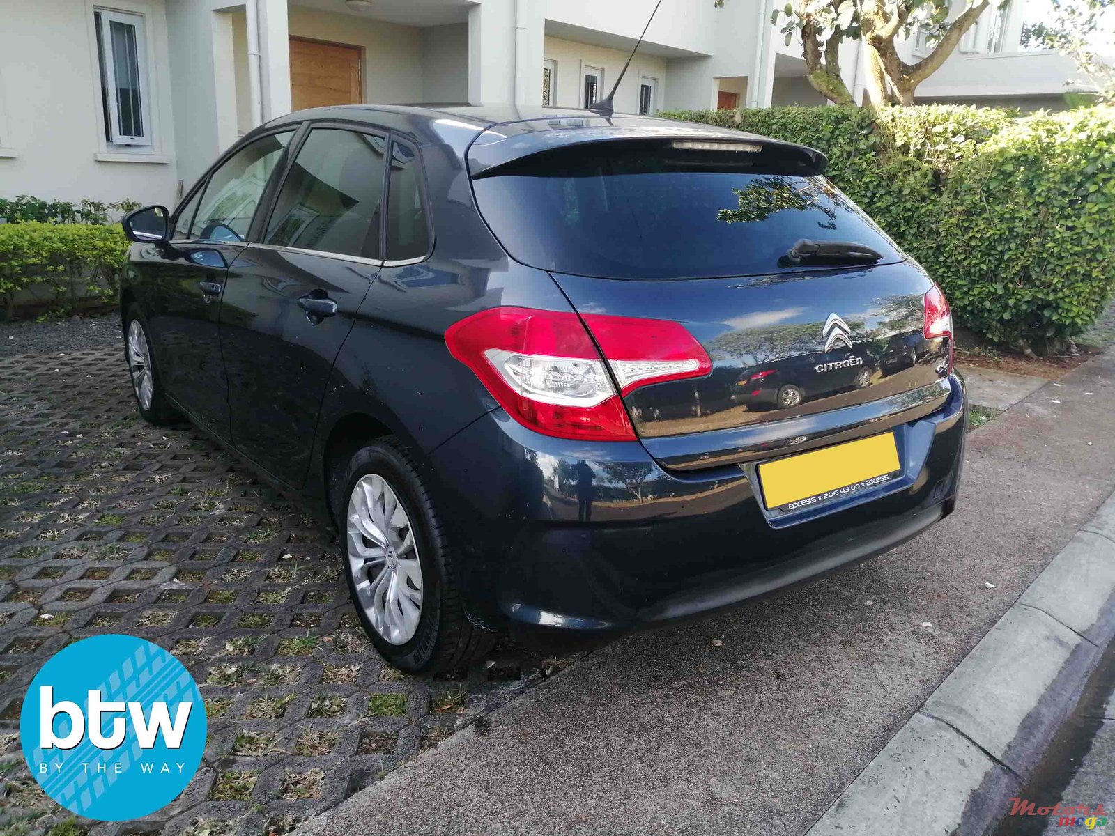 2011' Citroen C4 photo #2