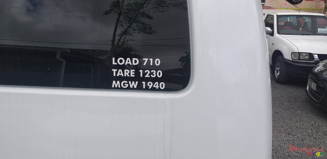 2011' Nissan NV NV200 photo #2